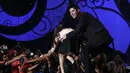 Aksi Aliando Syarief dan Prilly Latuconsina di atas panggung (Galih W Satria/Bintang.com)