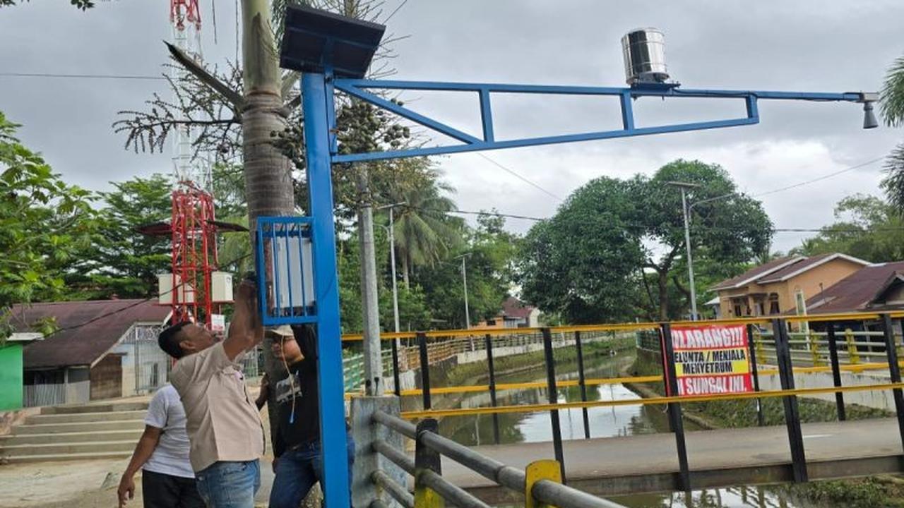 Dinas PUPR Banjarbaru Pasang Alat Pemantau Banjir, Tingkatkan Kesiapsiagaan Bencana