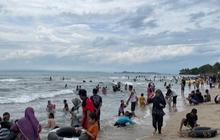Pantai Anyer Macet, Polisi Terapkan Sistem Buka Tutup Urai Antrean Kendaraan
