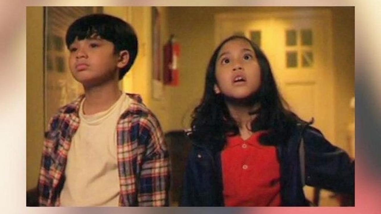 Main dalam film yang sama saat kecil, persahabatan keduanya pun sudah berlangsung lama. Dalam potret ini, keduanya tampak sedang berakting dalam salah satu adegan film Petualangan Sherina yang rilis pada pertengahan tahun 2000.