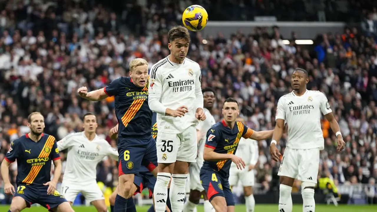 Aksi Raul Asencio pada laga pekan ke-25 La Liga 2024/2025 antara Real Madrid dan Girona (c) AP Photo/Manu Fernandez