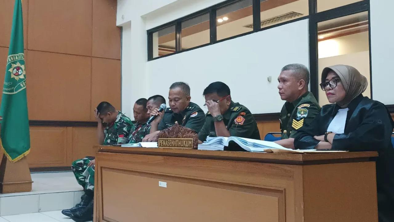 Oditur Militer menghadirkan empat saksi dalam sidang lanjutan kasus pembunuhan Imam Masykur.<br>
