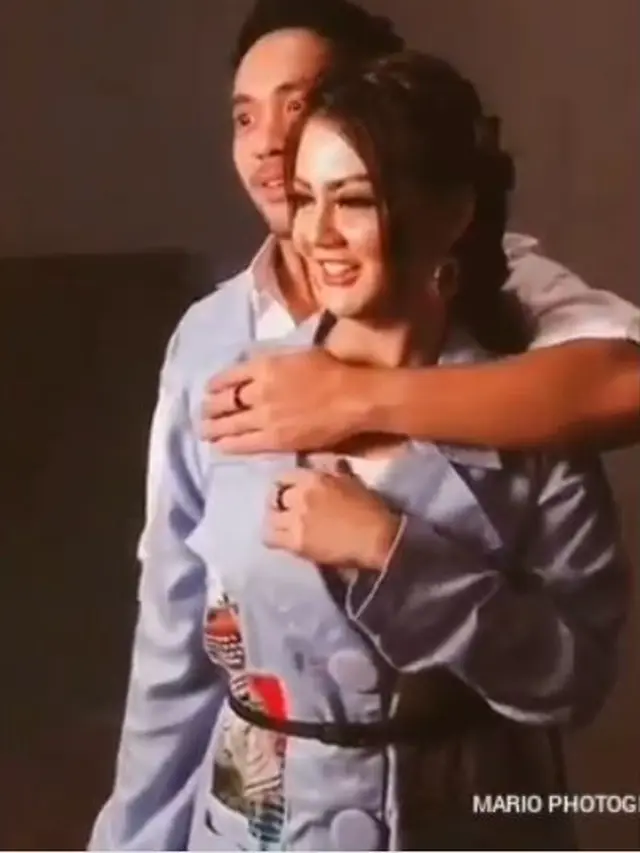 6 Gaya Pemotretan Jenita Janet dengan Kekasih Baru, Bak Prewedding