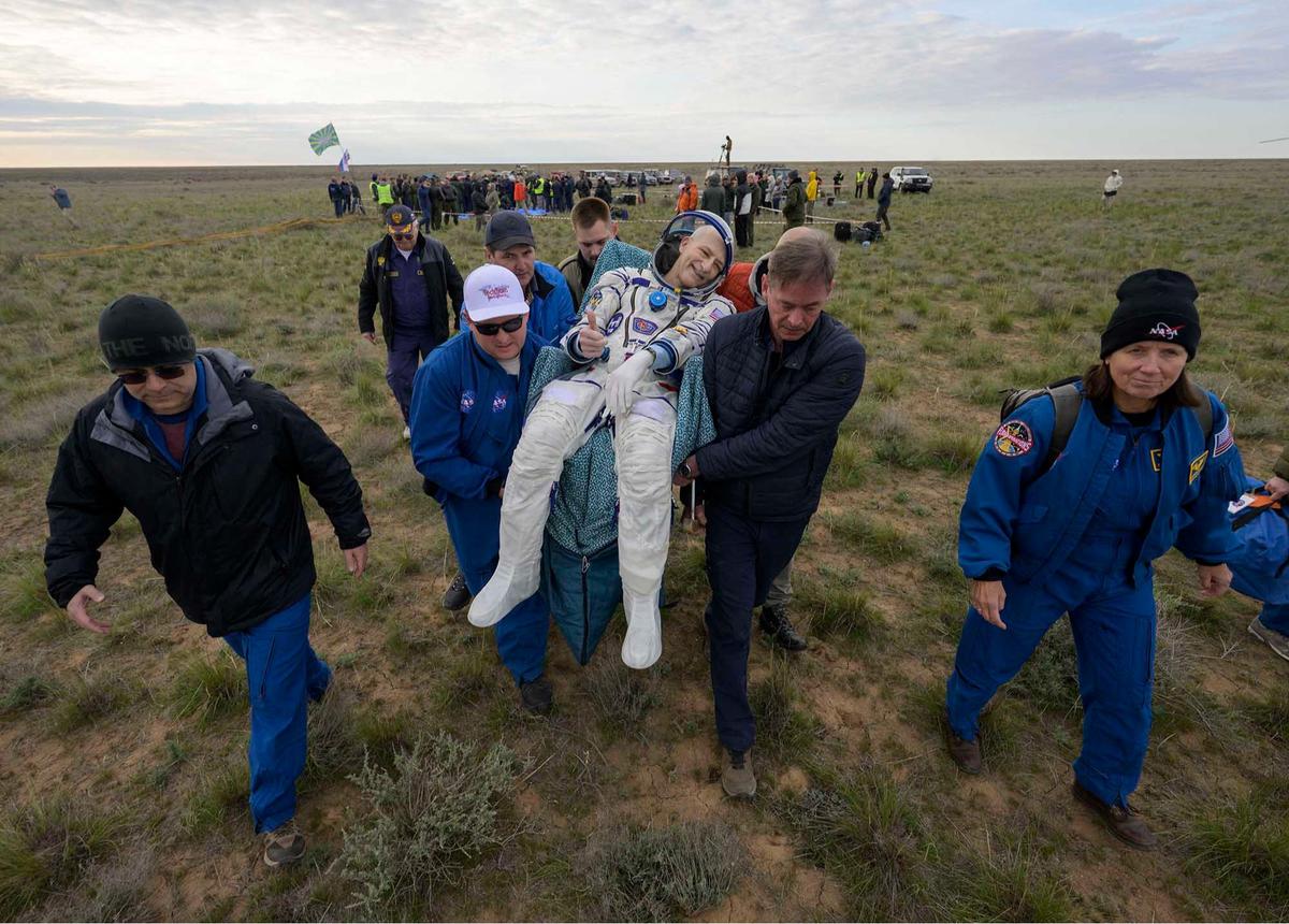 Detik-Detik Menegangkan saat Awak Soyuz MS-26 Mendarat di Bumi