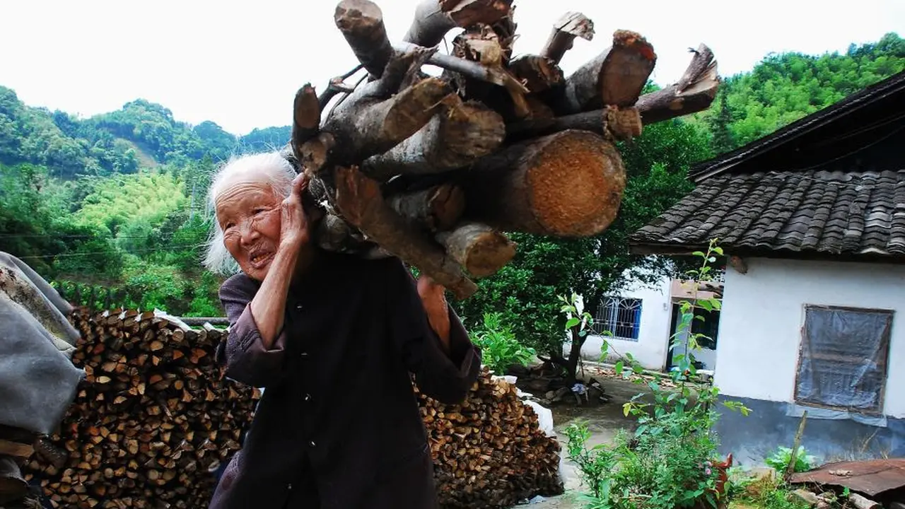 [Bintang] Nenek Kuat