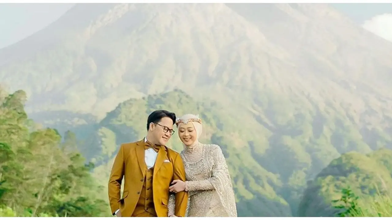 5 Potret Prewedding Danang D'Academy dan Calon Istri di Merapi, Tampil Serasi