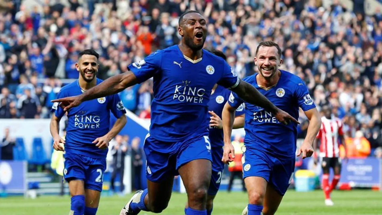 Pemain Leicester City, Wes Morgan, rayakan gol (Liputan6)