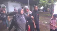 Tangis Haru Keluarga Lihat Jenazah Korban AirAsia Sudah Tidak Utuh (Liputan6.com/Dian Kurniawan)