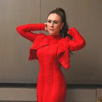 Wulan Guritno pakai dress merah (Instagram/wulanguritno)