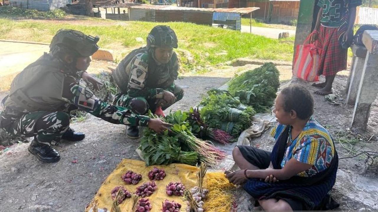 Satgas Pamtas Yonif 511/DY Dukung Ekonomi Lokal Warga Pirime Papua Pegunungan
