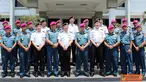 Citizen6, Sidoarjo: Selesai menyaksikan pemutaran film yang mengambarkan tentang struktur organisasi dan kiprah prajurit Marinir, acara di lanjutkan dengan pemberian cendramata serta foto bersama. (Pengirim: Budi Abdillah).