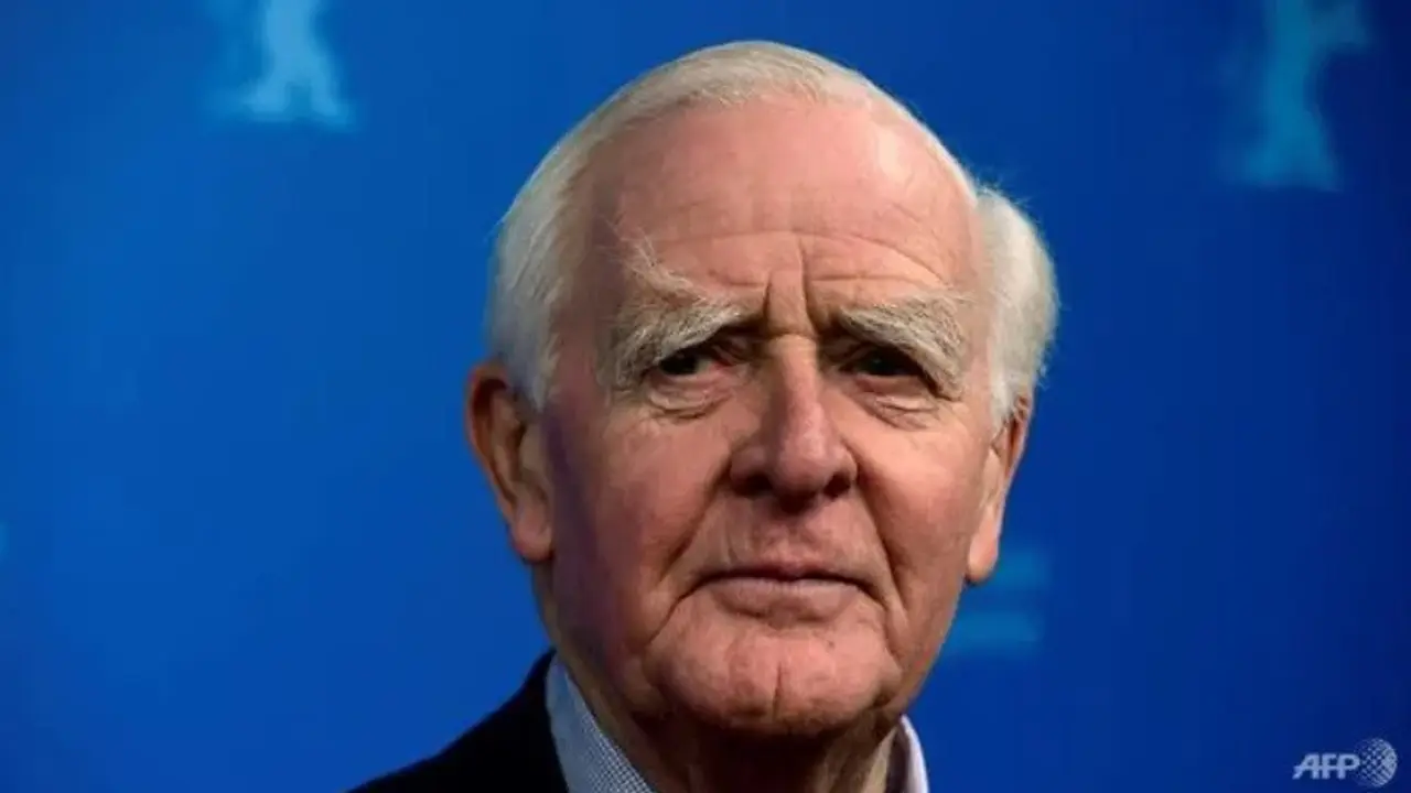 Penulis The Spy Who Came In From The Cold, yang juga terkenal karena novel spionase Perang Dinginnya, John le Carre telah meninggal dunia di usia 89 tahun. (Photo credit: AFP/John MACDOUGALL)