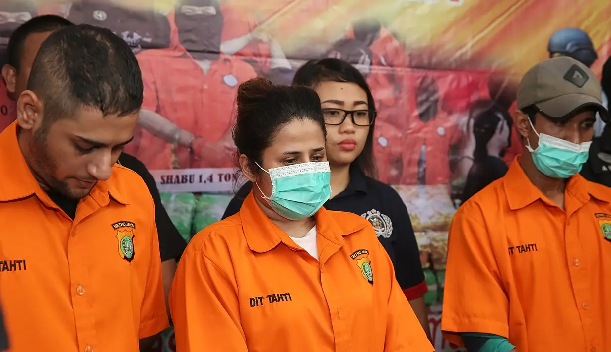 Seperti diketahui, Dhawiya putri bungsu Ratu Dangdut Elvy Sukaesih bersama kakaknya, Syechans dan Chauri Gita (istri Syechans), serta tunangan Dhawiyah, Muhammad diamankan akibat narkoba beberapa waktu lalu. (Bambang E Ros/Bintang.com)