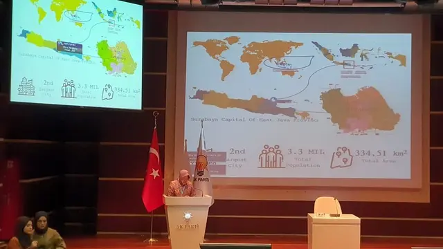 Wali Kota Risma saat Menjadi Keynote Speaker di Turki