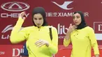 Ganda putri cantik berhijab asal Mesir Nadine Ashraf/Menna El Tanany ramaikan Kejuaraan Dunia Bulutangkis BWF 2015.