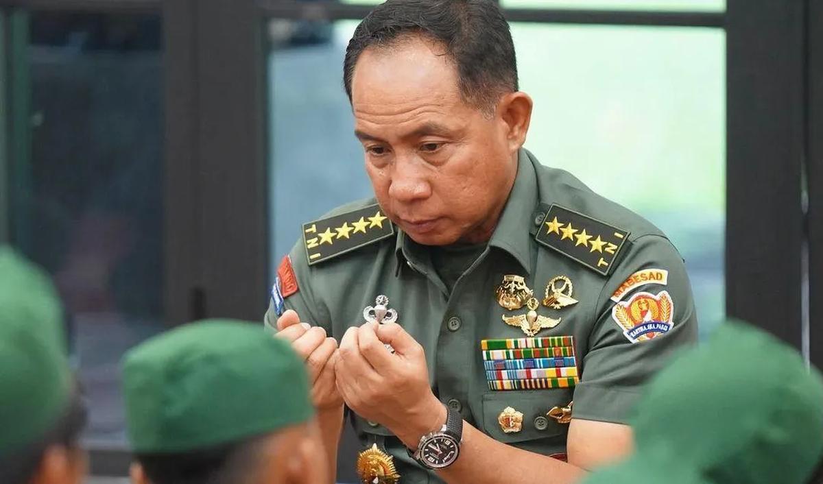 Sebagaimana diketahui, Agus Subiyanto mengikuti jejak sang ayah yang berprofesi di dunia militer. <br>
