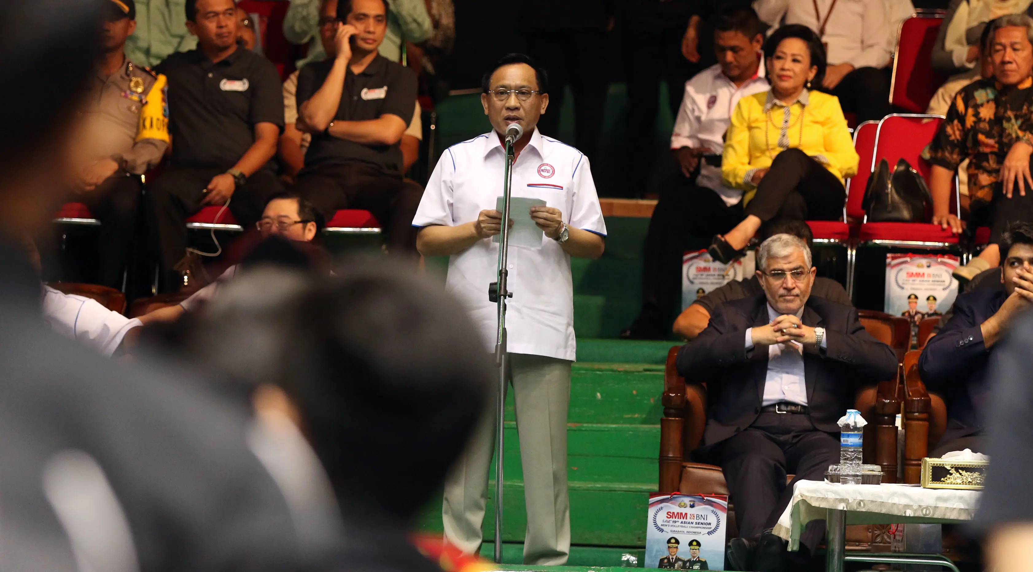 Ketua Umum PBVSI, Imam Sudjarwo resmi membuka Kejuaraan Voli Asia 2017 (Liputan6.com/Helmi Fitriansyah)