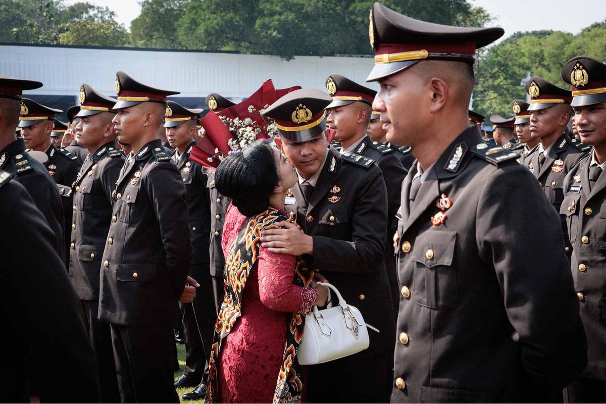 FOTO: Tangis Haru Warnai Pelantikan 2.000 Perwira Remaja oleh Presiden Prabowo