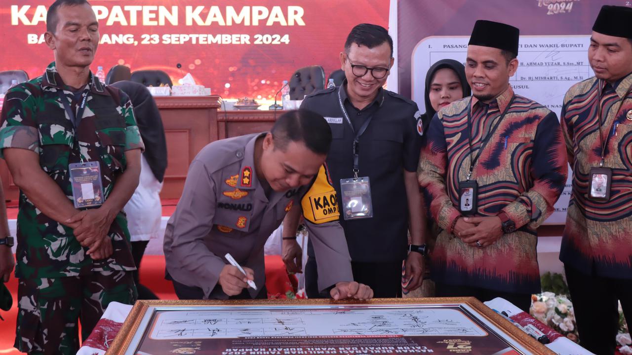 4 Paslon Resmi Berlaga, Ini Pesan Kapolres Kampar Saat Deklarasi Pilkada Damai
