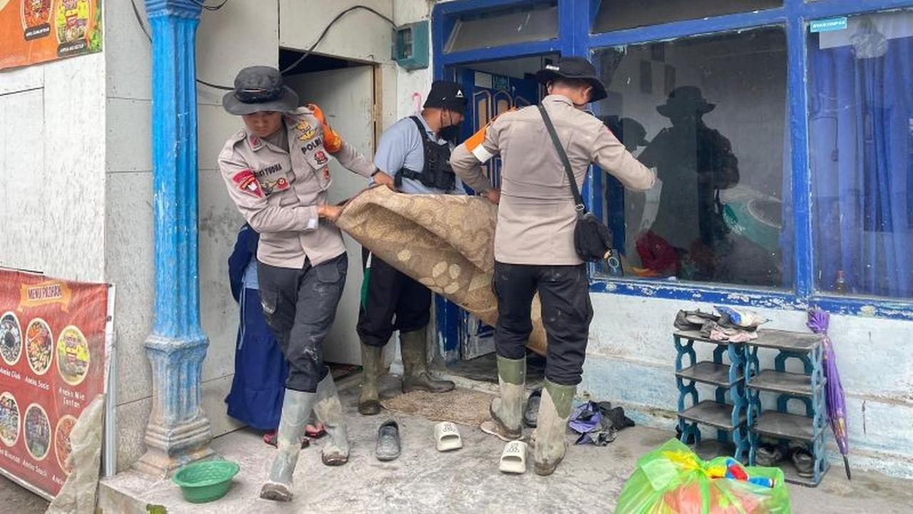 Satbrimob Polda Jatim Perkuat Operasi Kemanusiaan Semeru, Fokus Pemulihan Warga