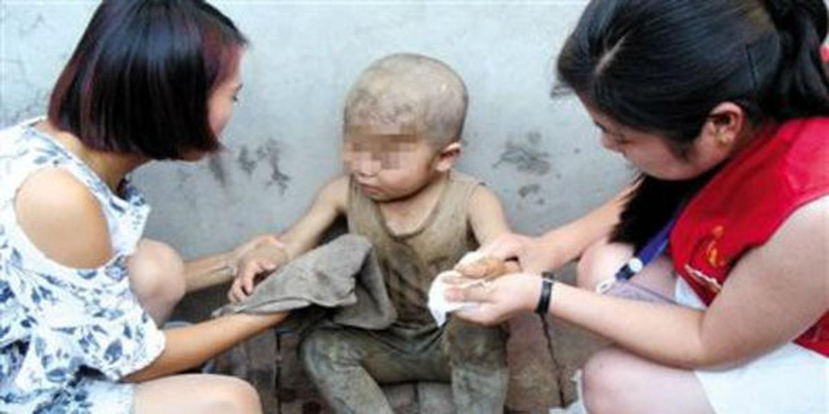 Bocah 7 tahun dipaksa tinggal di kandang babi