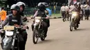 Sejumlah anggota Polisi Patroli Motor berpatroli jelang Laga Final Piala Jenderal Sudirman di Stadion GBK Jakarta, Minggu (24/1/2016). 10.464 personil gabungan siap menjaga laga antara Semen Padang vs Mitra Kukar. (Liputan6.com/Helmi Fithriansyah)