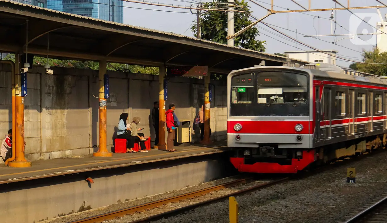 Sebelumnya, Menteri Badan Usaha Milik Negara (BUMN) Erick Thohir menyampaikan informasi terkait rencana penutupan Stasiun Karet untuk penumpang KRL bagian dari efisiensi pengembangan ekosistem tranportasi. (Liputan6.com/Herman Zakharia)