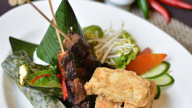 Lebaran dengan menu khas kampung halaman