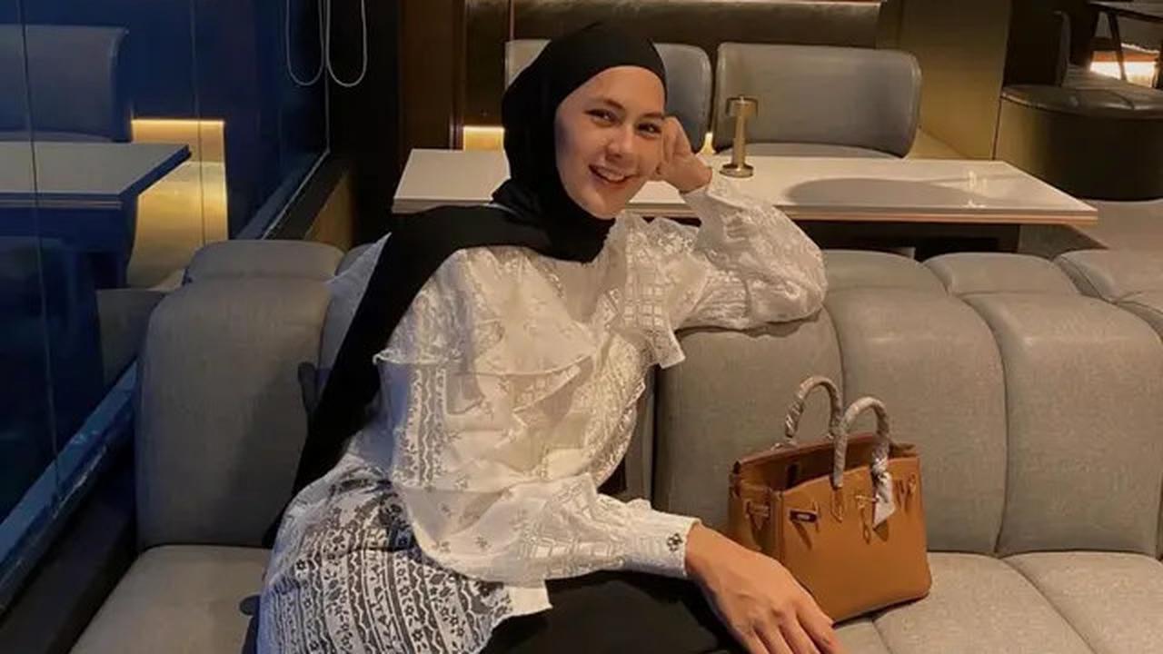 5 Look Andalan Paula Verhoeven, Gaya Kasual yang Siap Temenin Hari Aktif
