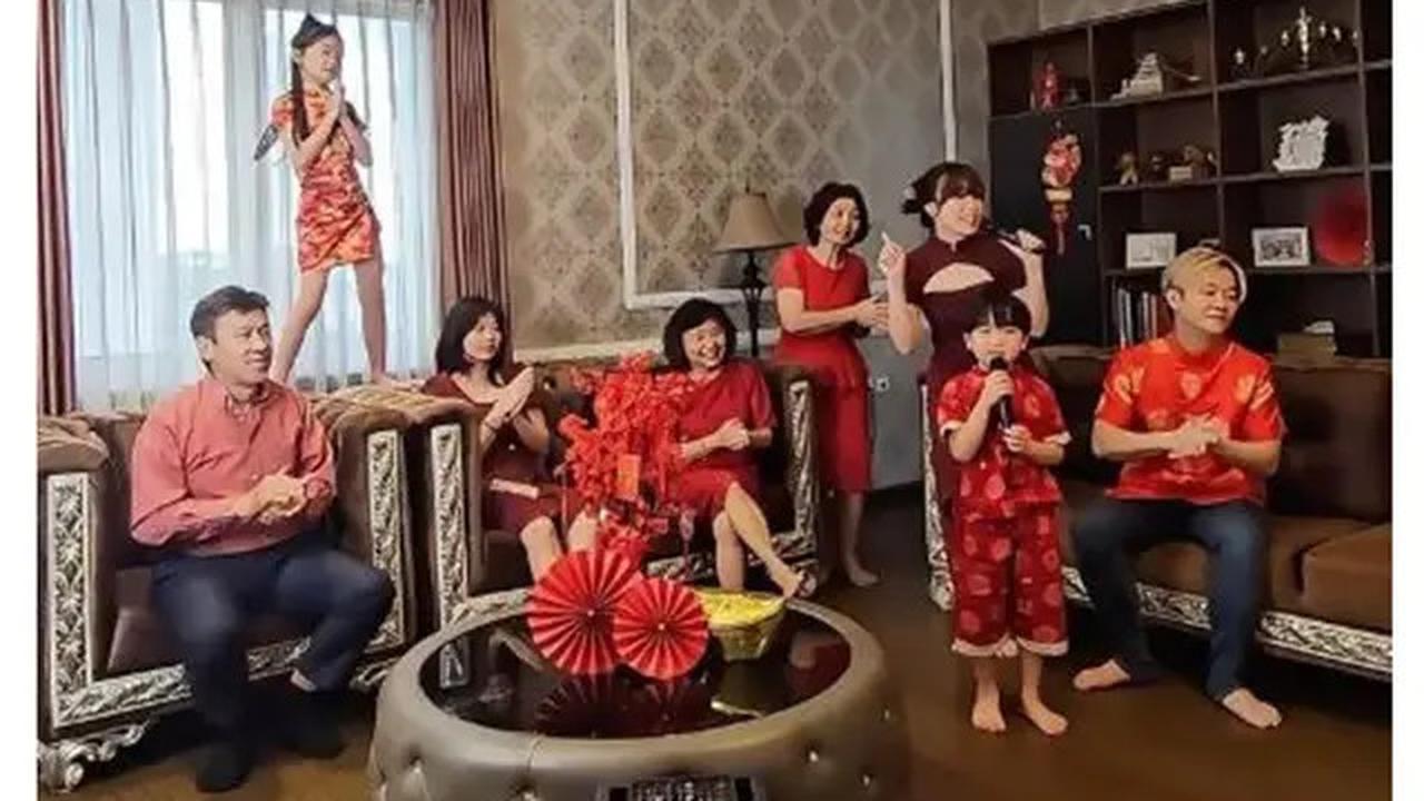 10 Artis Rayakan Imlek 2025 Bareng Keluarga, Semangat Sambut Tahun Baru