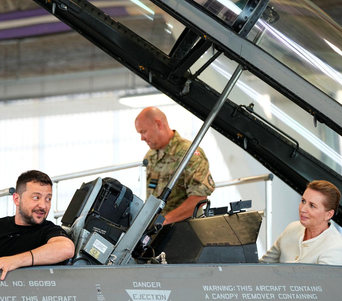 PM Denmark, Frederiksen mengatakan pemberian pesawat tempur F-16 dilakukan karena menurut dia Ukraina memerlukan banyak bantuan peralatan militer untuk melancarkan serangan balasan ke Rusia.