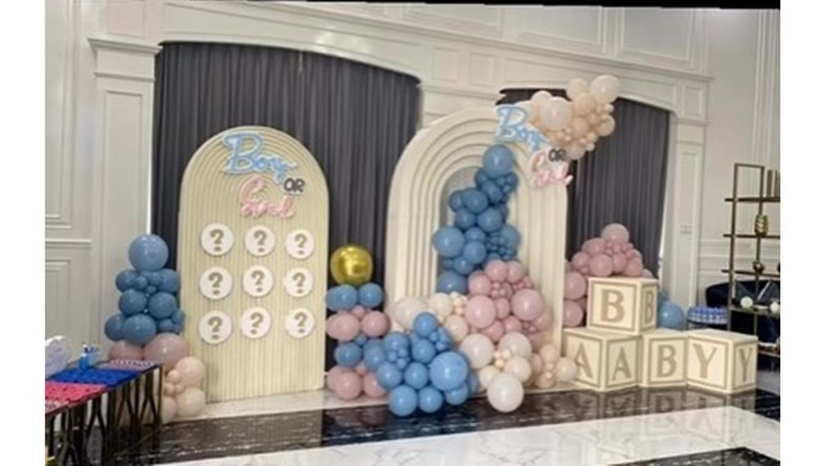 6 Potret Dekorasi Gender Reveal Kehamilan Ketiga Kartika Putri, Ada Media Lukis