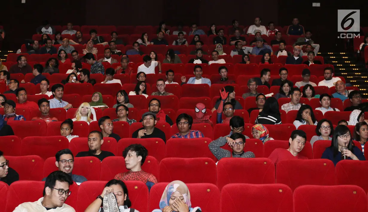 Suasana premier Spiderman: Homecoming bersama OPPO F3 Plus Black Edition di Gandaria City, Selasa (4/7). Banyak orang yang sangat antusias menyambut keluarnya film terbaru 'Spiderman: Homecoming' tersebut. (Liputan6.com/Herman Zakharia)