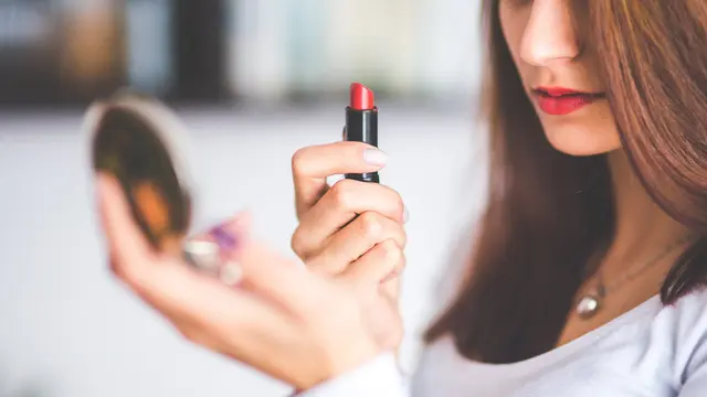 Pakai Serum Sebagai Dasar Makeup, Penting Kah?