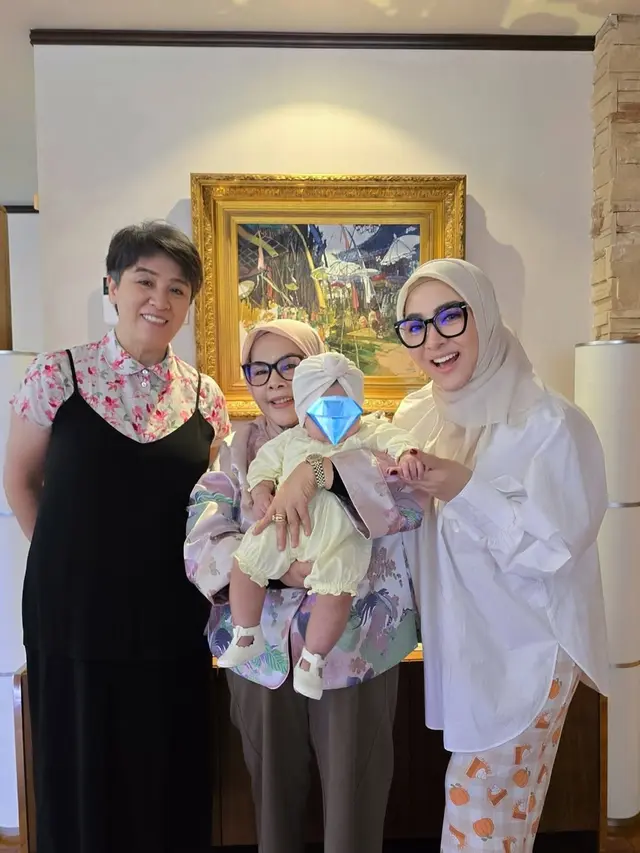 Penampilan Anak Syahrini Princess R Pakai Turban Bikin Gemas. (instagram/princessyahrini)