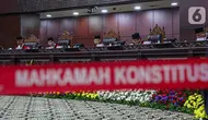 Delapan hakim MK yang hadir tersebut ialah Arief Hidayat, Wahiduddin Adams, Manahan M. P. Sitompul, Daniel Yusmic Pancastaki Foekh, M. Guntur Hamzah, Saldi Isra, dan Enny Nurbaningsih.  (Liputan6.com/Faizal Fanani)