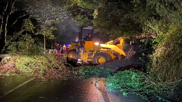 Buka Tutup Lalu Lintas Jalur Malang – Kediri yang Rawan Longsor Saat Cuaca Ekstrem