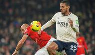 Bek West Ham, Jean-Claire Todibo, bermain sangat gemilang melawan Manchester United pada lanjutan Liga Inggris 2025/2026 di Old Trafford, Jumat (5/12/2025) dini hari WIB. (AP Photo/Ian Hodgson)