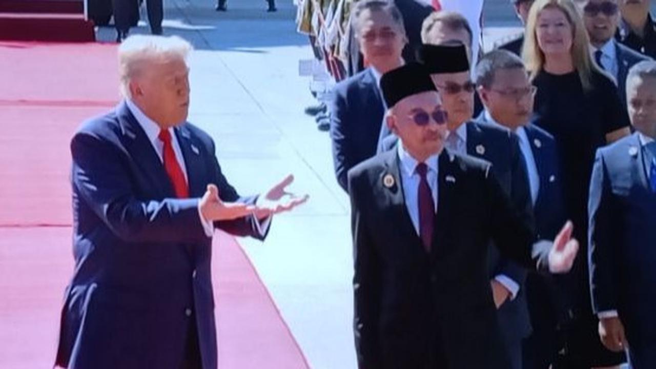 VIDEO: Disambut Tarian 'Selamat Datang' Bikin Donald Trump Asyik Berjoget di Malaysia