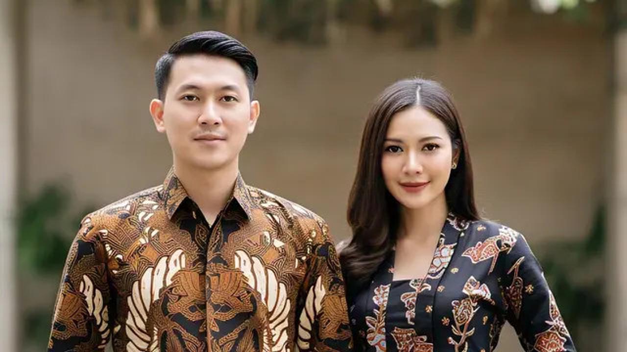 5 Model Outfit Couple untuk Acara Lamaran 2025, Tampil Menawan