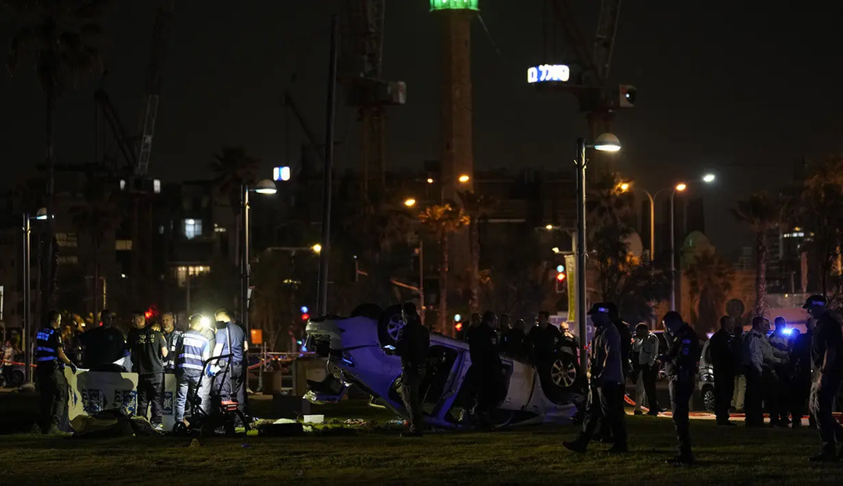 <p>Satu orang tewas dan lima orang terluka dalam insiden tersebut. Disebutkan, semua korban adalah turis. (AP Photo/Ariel Schalit)</p>