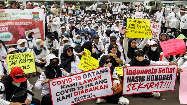 Aksi Demo Honorer Lintas Profesi di Depan DPR