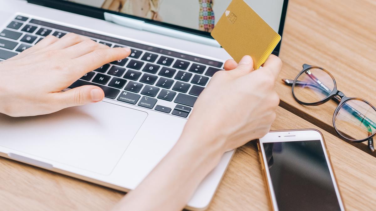 10 Tips Beli Baju Online Biar Tidak Salah Ukuran dan Selalu Pas di Badan