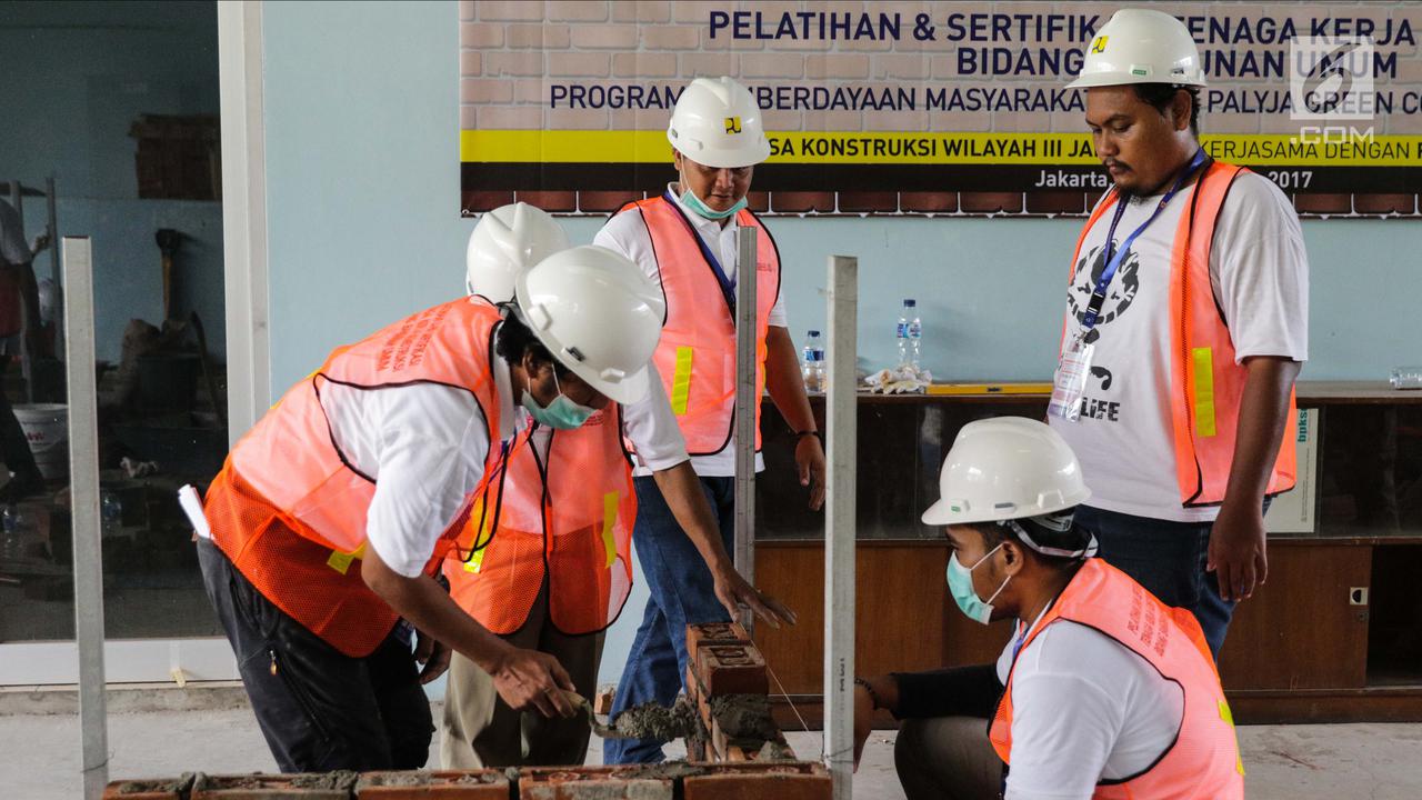 Melihat Para Pekerja Bangunan Saat Pelatihan dan Sertifikasi Tenaga Kerja