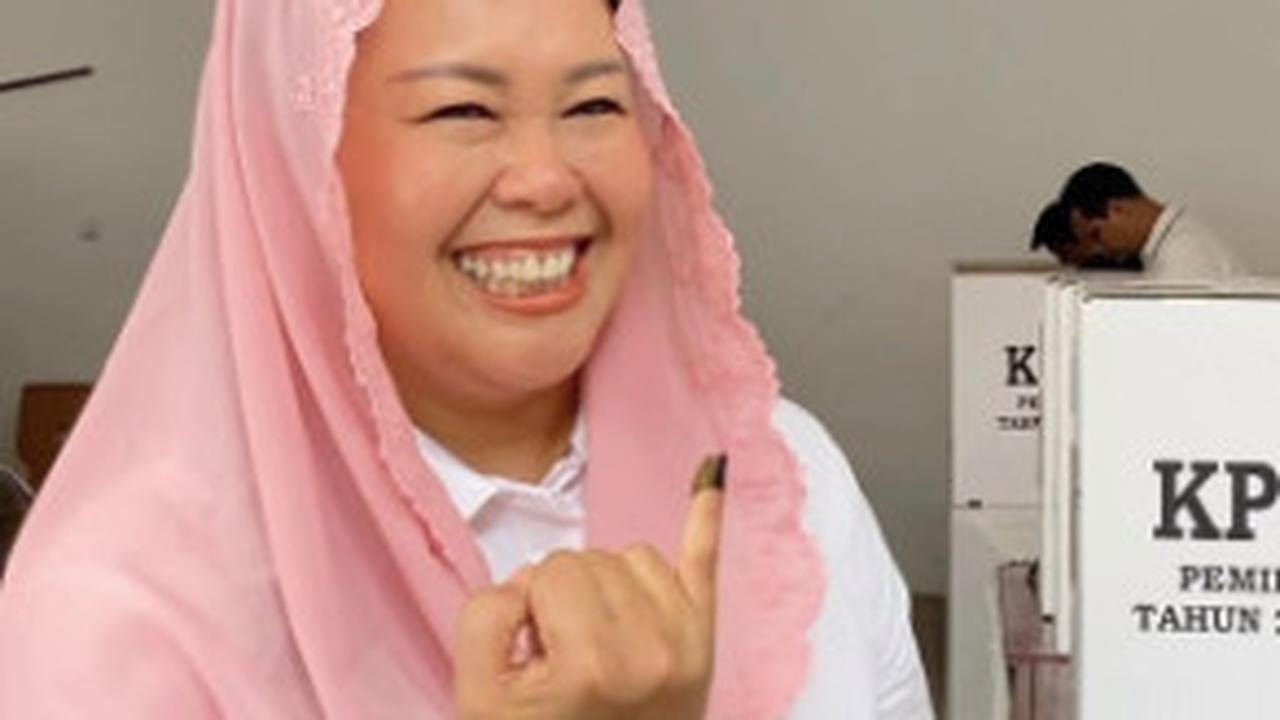 Lebih lanjut ia tak lupa mengucapkan selamat untuk seluruh masyarakat Indonesia merayakan pesta demokrasi.<br>