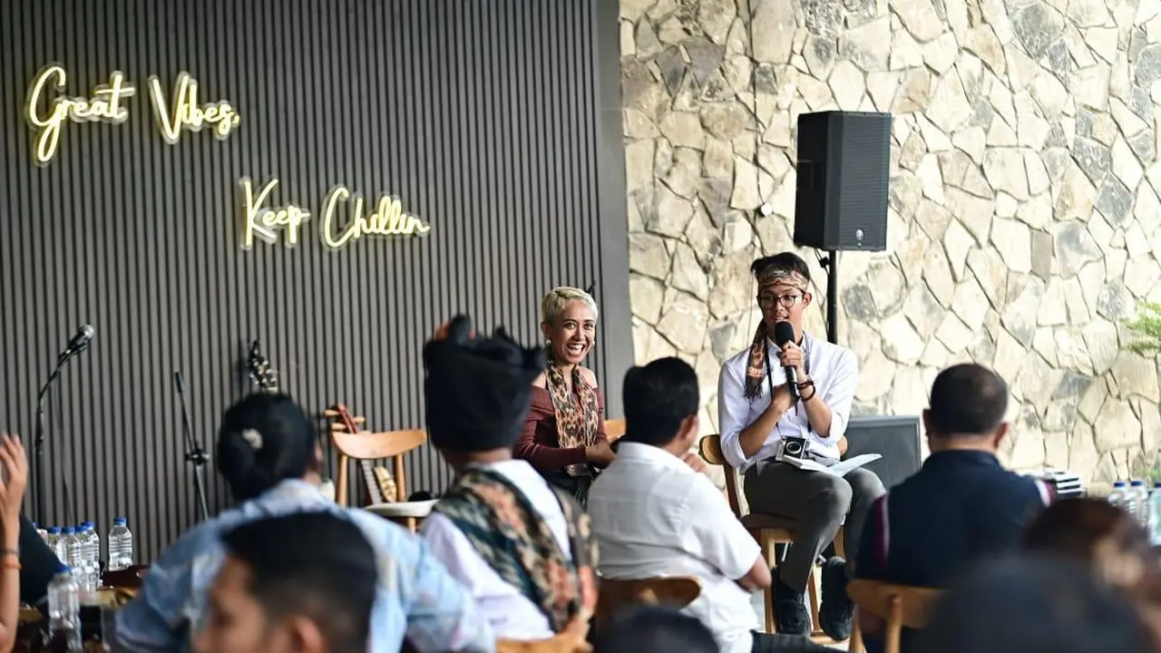 Dalam lanjutan kunjungannya ke Nusa Tenggara Timur (NTT), Muhammad Zinedine Alam Ganjar berkesempatan bertemu bersama ratusan pemuda Sumba di Local Tree Cafe & Eatery, Waingapu, Kabupaten Sumba Timur, NTT, Rabu (7/2) (Istimewa)