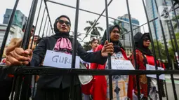 Dalam aksinya, para aktivis mendesak pemerintah segera mewujudkan kebijakan yang memiliki keberpihakan pada perempuan. (Liputan6.com/Angga Yuniar)