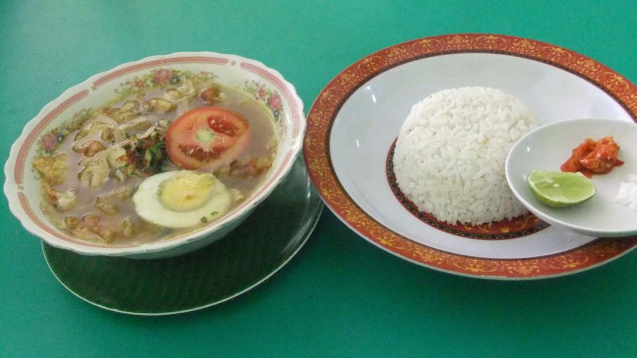 3. Soto: Nasinya Dipisah vs Tidak Dipisah