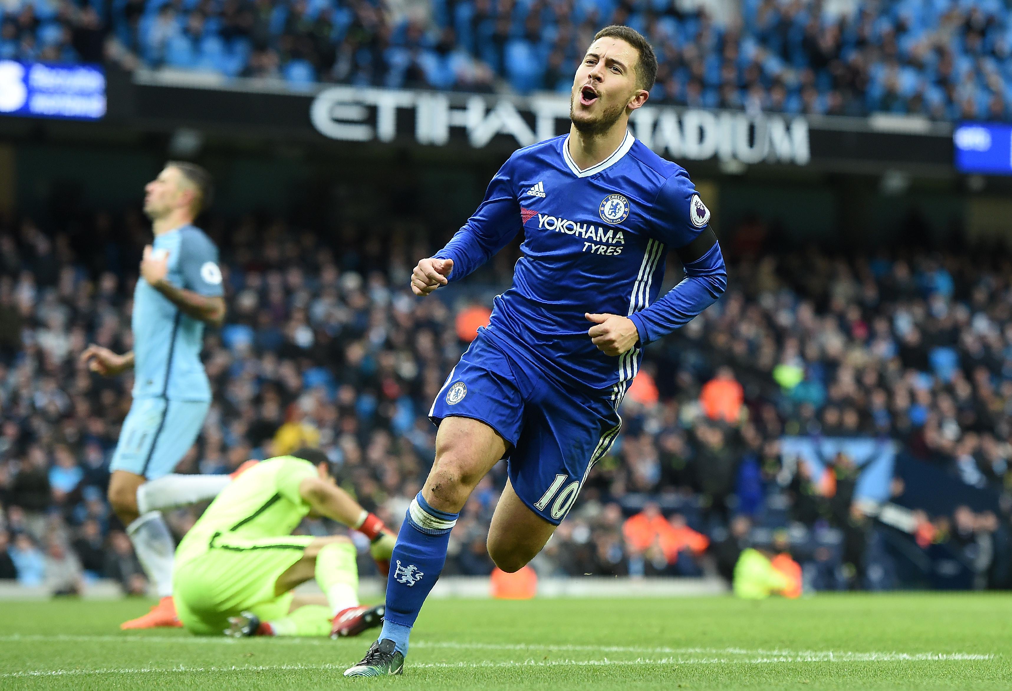 Real Madrid tengah bersiap untuk memboyong gelandang gesit Chelsea Eden Hazard. (AFP / PAUL ELLIS)
