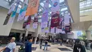 Pengunjung menghadiri pembukaan IdeaFest 2026 di Jakarta Convention Center, Senayan, Jakarta, Jumat (4/9/2026). IdeaFest 2026 mengusung tema “ReHumanize” yang menyoroti pentingnya peran manusia di tengah perkembangan teknologi, khususnya kecerdasan buatan (AI). Festival kreatif tersebut berlangsung selama tiga hari, 4-6 September 2026, dengan menghadirkan lebih dari 200 pembicara dari berbagai industri serta menjadi ruang pertemuan komunitas kreatif untuk bertukar ide dan inovasi secara langsung. (KLY/Budy Santoso)